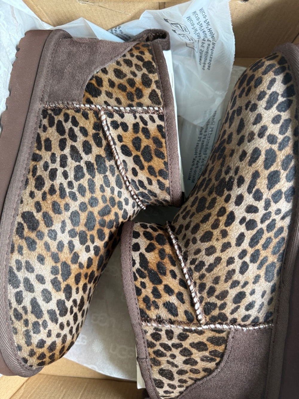 ❤️🎁UGG Classic  Ultra Mini Caspian Treaded Sole Short Boot - Picture 6 of 6